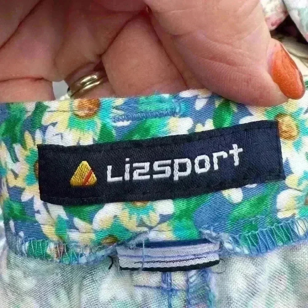 Lizsport shorts. Vintage. Granny Core. Floral. Pockets - Picture 7 of 7